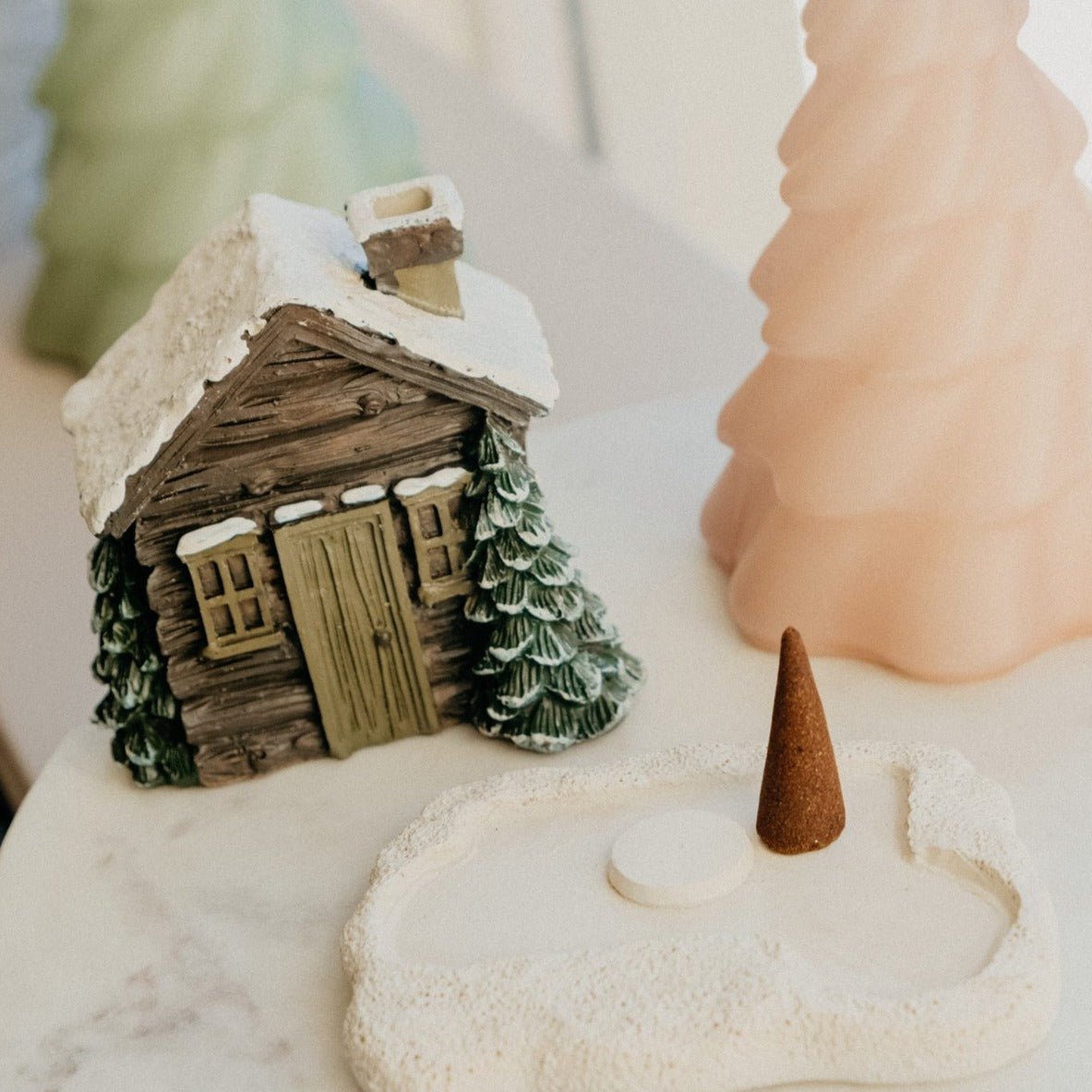 🎄Log Cabin Snowy Winter Incense Cone Burner