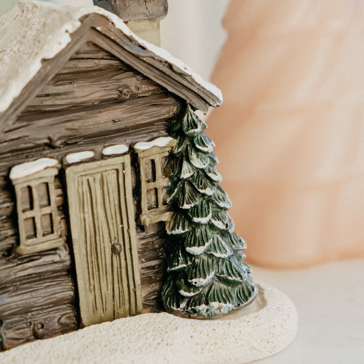 🎄Log Cabin Snowy Winter Incense Cone Burner