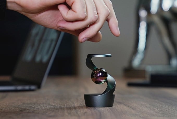 🔥LAST DAY 70% OFF - Gravity Defying Kinetic Desk Toy